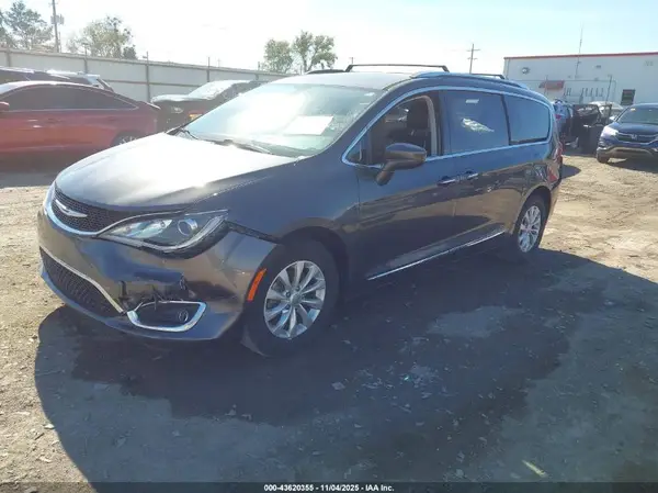 2C4RC1BG8JR110476 2018 CHRYSLER PACIFICA - Image 2