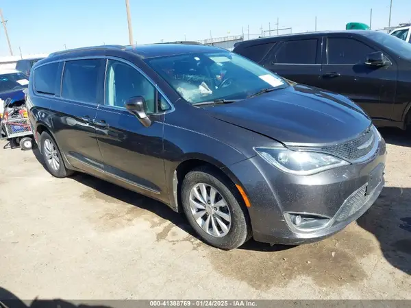 2C4RC1BG8JR112180 2018 CHRYSLER PACIFICA - Image 1