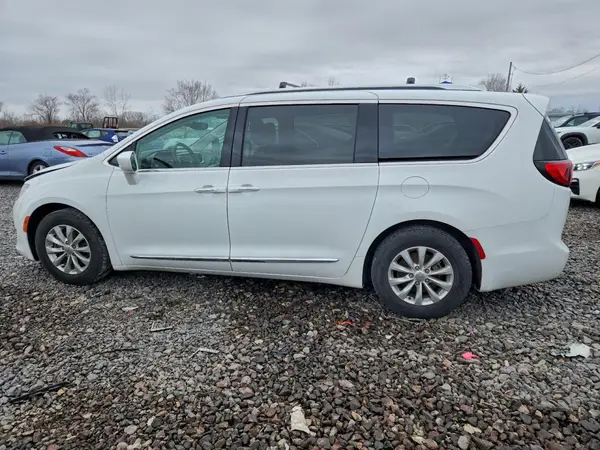 2C4RC1BG8JR112311 2018 CHRYSLER PACIFICA - Image 2