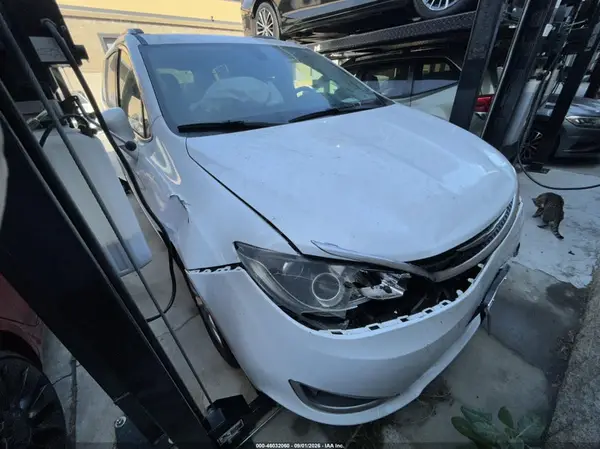 2C4RC1BG8JR118867 2018 CHRYSLER PACIFICA - Image 1
