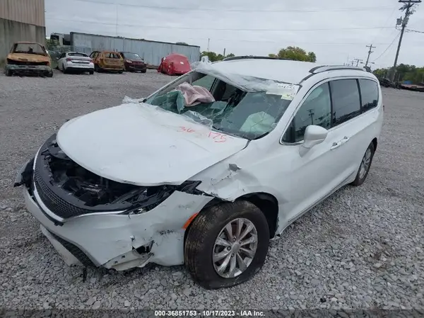 2C4RC1BG8JR120313 2018 CHRYSLER PACIFICA - Image 2