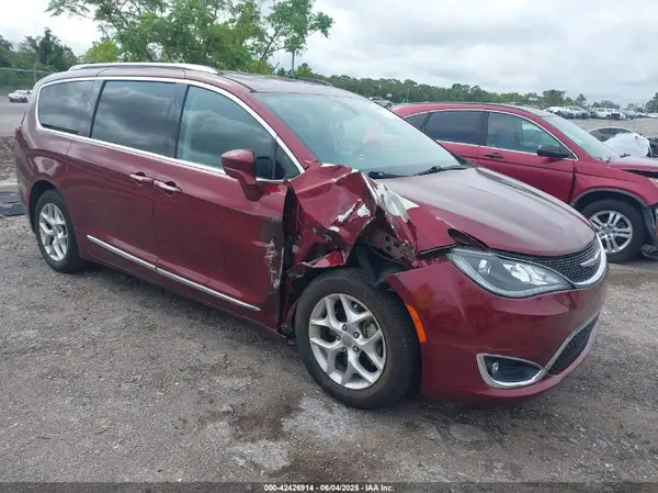 2C4RC1BG8JR128198 2018 CHRYSLER PACIFICA - Image 1