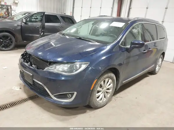 2C4RC1BG8JR128279 2018 CHRYSLER PACIFICA - Image 2