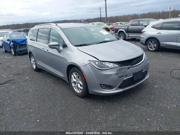 2C4RC1BG8JR128380 2018 CHRYSLER PACIFICA - Image 1
