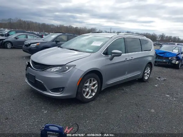 2C4RC1BG8JR128380 2018 CHRYSLER PACIFICA - Image 2