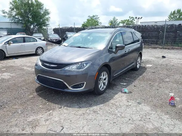 2C4RC1BG8JR128864 2018 CHRYSLER PACIFICA - Image 2