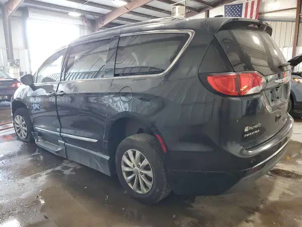 2C4RC1BG8JR136303 2018 CHRYSLER PACIFICA - Image 2