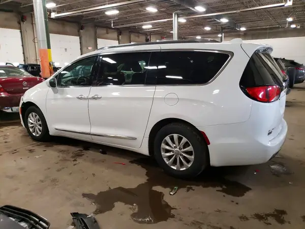 2C4RC1BG8JR142523 2018 CHRYSLER PACIFICA - Image 2