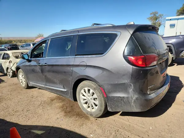 2C4RC1BG8JR142652 2018 CHRYSLER PACIFICA - Image 2
