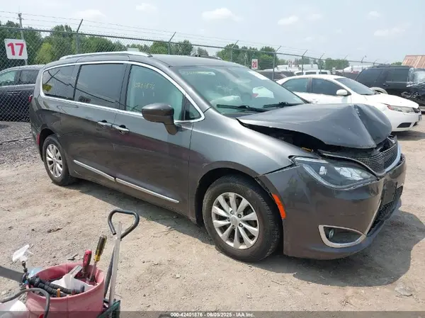 2C4RC1BG8JR143879 2018 CHRYSLER PACIFICA - Image 1