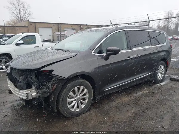 2C4RC1BG8JR144031 2018 CHRYSLER PACIFICA - Image 2
