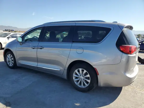 2C4RC1BG8JR144322 2018 CHRYSLER PACIFICA - Image 2