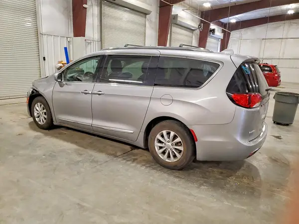 2C4RC1BG8JR149181 2018 CHRYSLER PACIFICA - Image 2