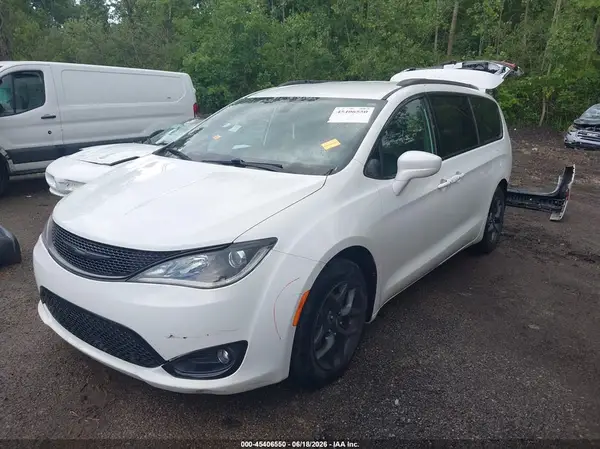 2C4RC1BG8JR158012 2018 CHRYSLER PACIFICA - Image 2