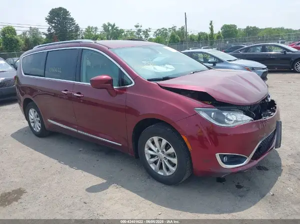 2C4RC1BG8JR178101 2018 CHRYSLER PACIFICA - Image 1