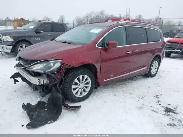 2C4RC1BG8JR185808 2018 CHRYSLER PACIFICA - Image 2