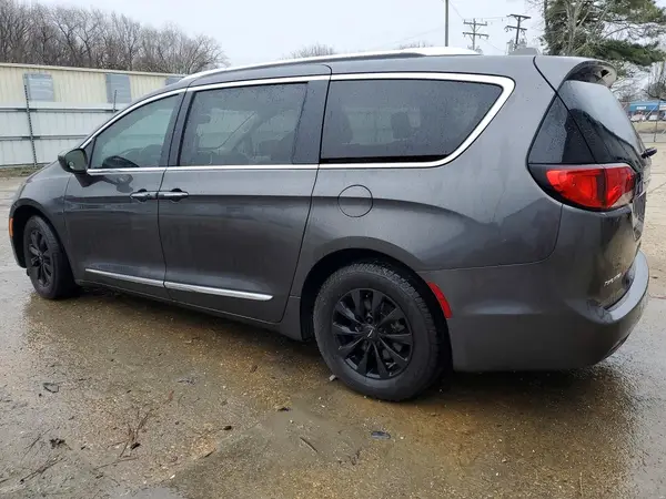 2C4RC1BG8JR185968 2018 CHRYSLER PACIFICA - Image 2