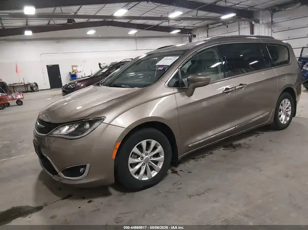 2C4RC1BG8JR193830 2018 CHRYSLER PACIFICA - Image 2