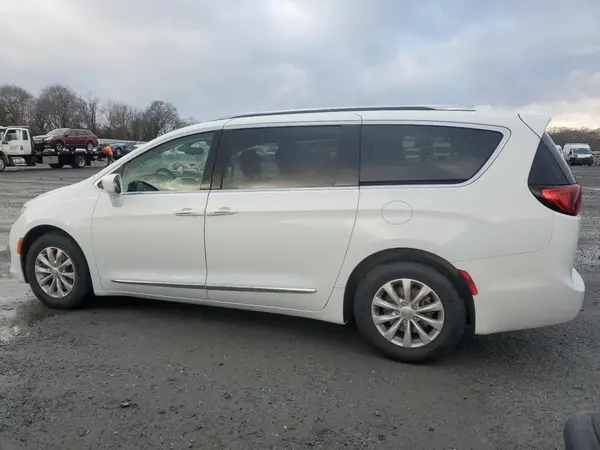 2C4RC1BG8JR204129 2018 CHRYSLER PACIFICA - Image 2