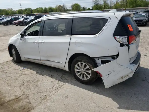 2C4RC1BG8JR210917 2018 CHRYSLER PACIFICA - Image 2