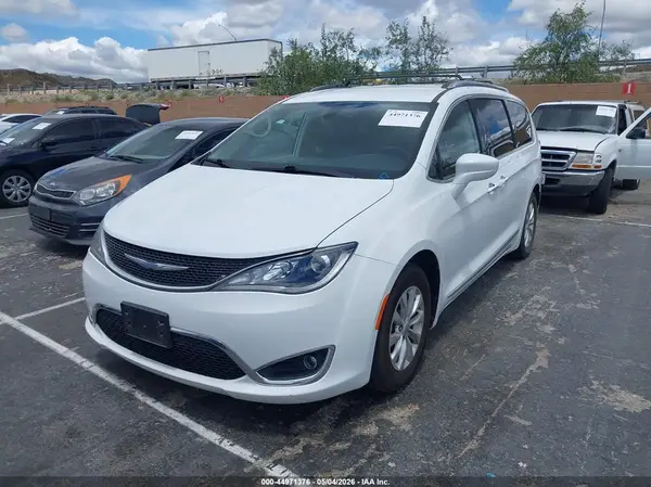 2C4RC1BG8JR211386 2018 CHRYSLER PACIFICA - Image 2