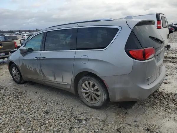 2C4RC1BG8JR214062 2018 CHRYSLER PACIFICA - Image 2