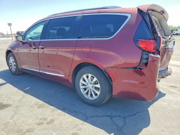 2C4RC1BG8JR214143 2018 CHRYSLER PACIFICA - Image 2