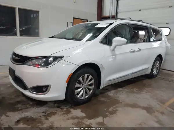 2C4RC1BG8JR217124 2018 CHRYSLER PACIFICA - Image 2