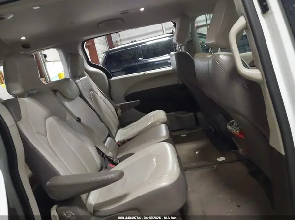 2C4RC1BG8JR217124 2018 CHRYSLER PACIFICA - Image 8