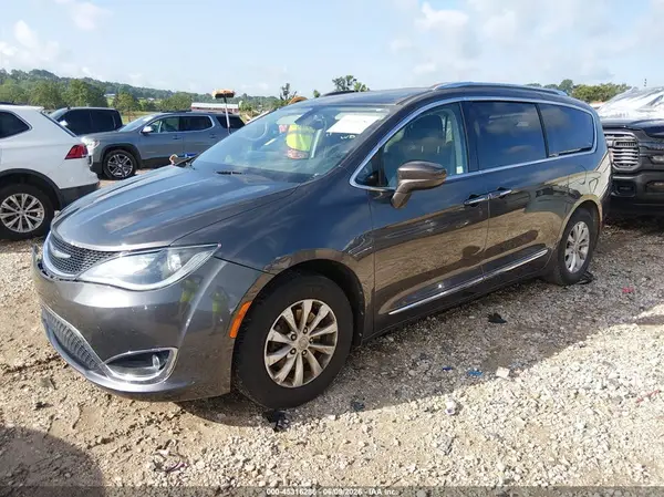 2C4RC1BG8JR217222 2018 CHRYSLER PACIFICA - Image 2