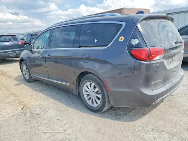 2C4RC1BG8JR219018 2018 CHRYSLER PACIFICA - Image 2
