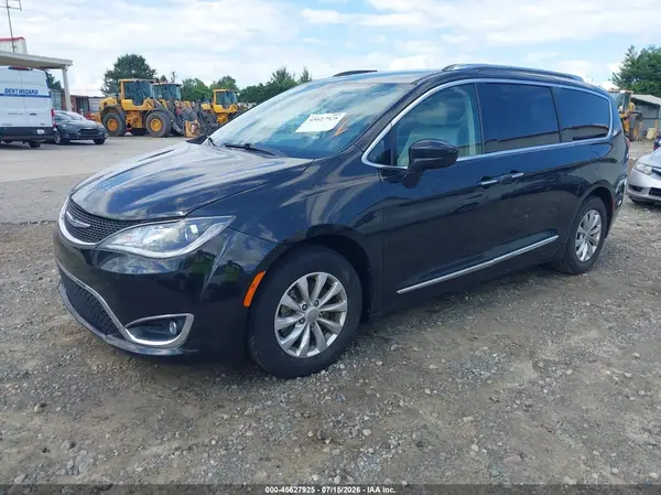 2C4RC1BG8JR233663 2018 CHRYSLER PACIFICA - Image 2
