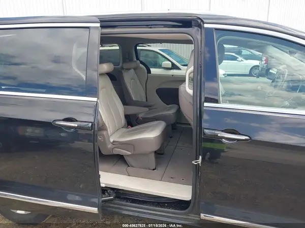 2C4RC1BG8JR233663 2018 CHRYSLER PACIFICA - Image 8