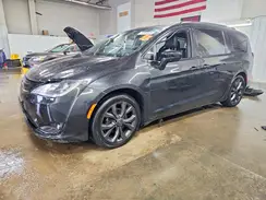 2C4RC1BG8JR235347 2018 CHRYSLER PACIFICA