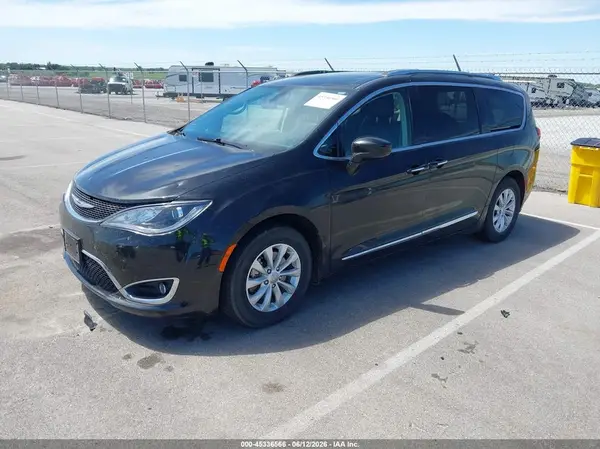 2C4RC1BG8JR235932 2018 CHRYSLER PACIFICA - Image 2
