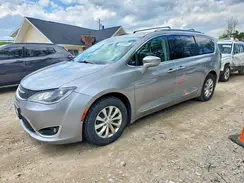 2C4RC1BG8JR257106 2018 CHRYSLER PACIFICA