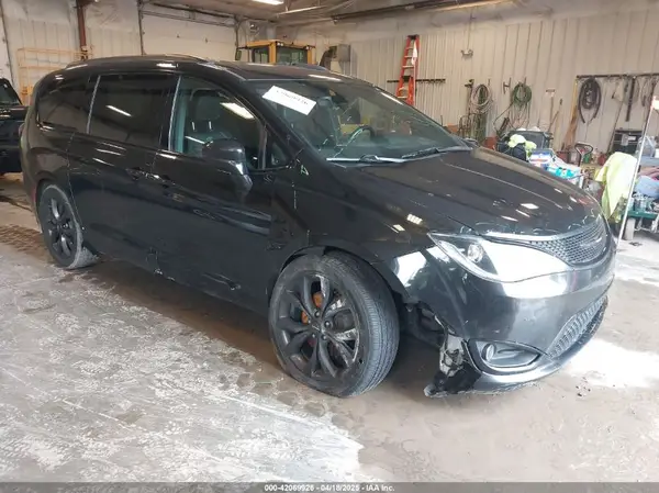 2C4RC1BG8JR260538 2018 CHRYSLER PACIFICA - Image 1