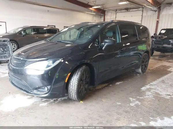 2C4RC1BG8JR260538 2018 CHRYSLER PACIFICA - Image 2