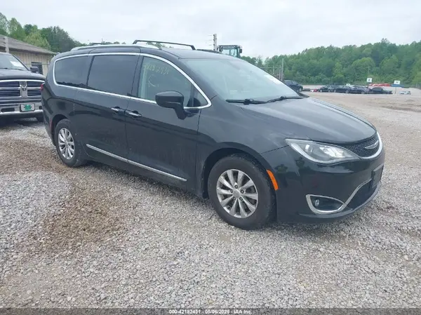 2C4RC1BG8JR262158 2018 CHRYSLER PACIFICA - Image 1