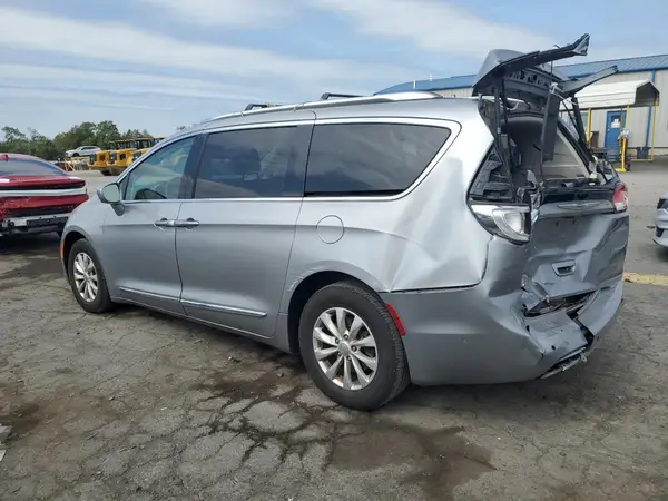2C4RC1BG8JR263035 2018 CHRYSLER PACIFICA - Image 2
