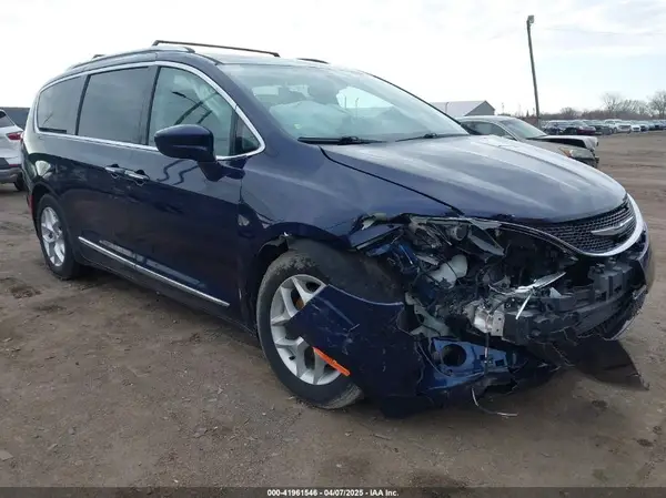 2C4RC1BG8JR271328 2018 CHRYSLER PACIFICA - Image 1