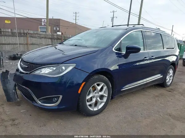 2C4RC1BG8JR271328 2018 CHRYSLER PACIFICA - Image 2
