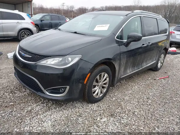 2C4RC1BG8JR279705 2018 CHRYSLER PACIFICA - Image 2