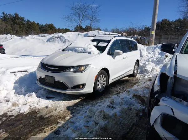 2C4RC1BG8JR280305 2018 CHRYSLER PACIFICA - Image 2