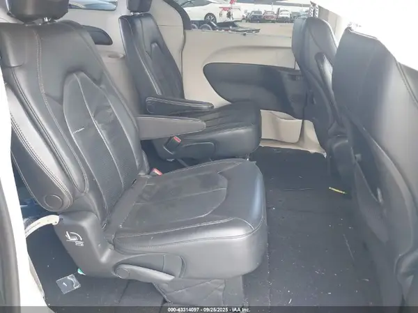 2C4RC1BG8JR287870 2018 CHRYSLER PACIFICA - Image 8