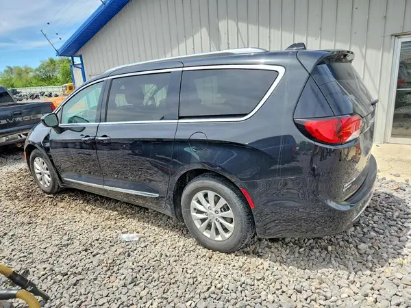 2C4RC1BG8JR290865 2018 CHRYSLER PACIFICA - Image 2