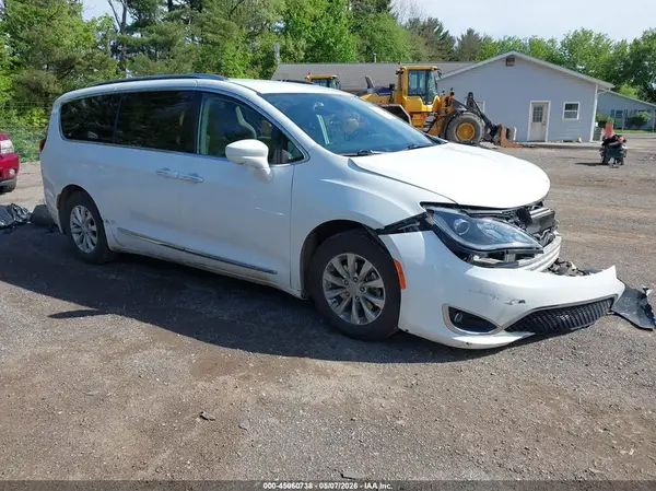 2C4RC1BG8JR292017 2018 CHRYSLER PACIFICA - Image 1