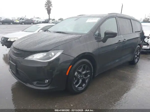 2C4RC1BG8JR306269 2018 CHRYSLER PACIFICA - Image 2