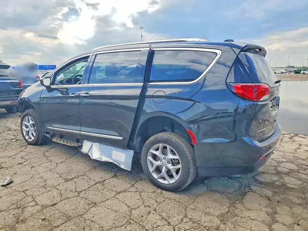 2C4RC1BG8JR314923 2018 CHRYSLER PACIFICA - Image 2