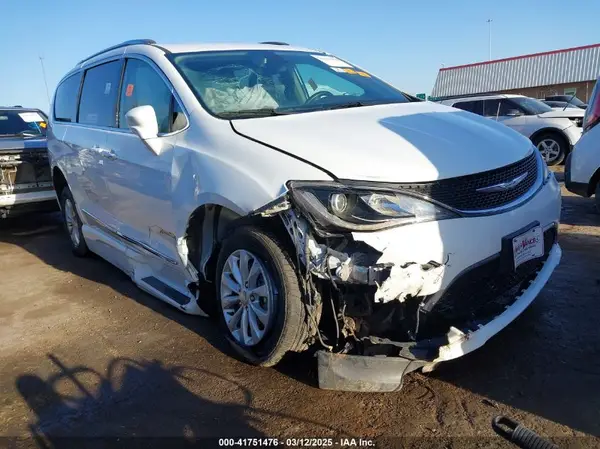 2C4RC1BG8JR316994 2018 CHRYSLER PACIFICA - Image 1